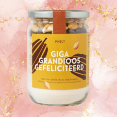 PINEUT KOEKPOT GIGA GRANDIOOS GEFELICITEERD