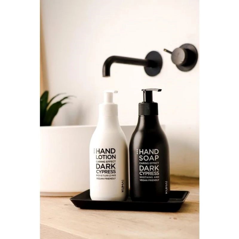 KUMAI Dark Cypress Giftbox Handzeep+Handlotion+Tray - Afbeelding 2